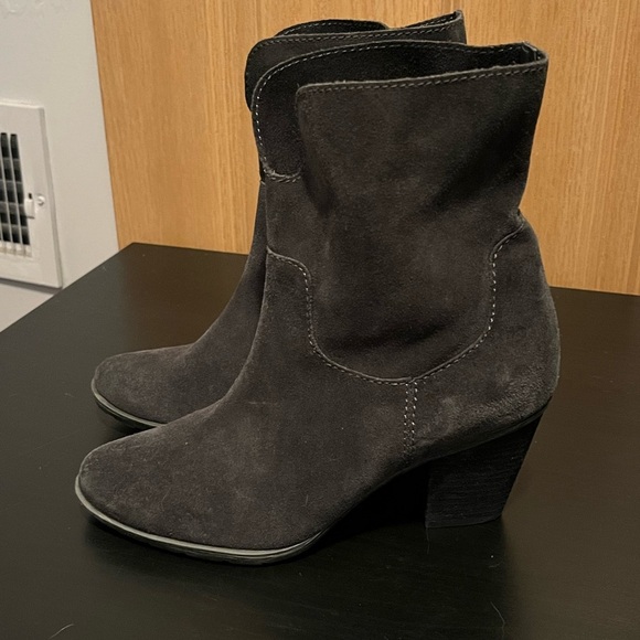 Blondo Fay Waterproof Ankle Boot Gray Suede - Picture 3 of 16